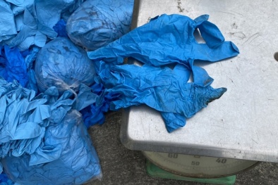 Lạng Sơn: Thu giữ 33 nghìn chiếc găng tay cao su đã qua sử dụng