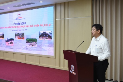 Cán bộ nhân viên EVNHANOI quyên góp ủng hộ đồng bào miền Trung khắc phục thiên tai, lũ lụt