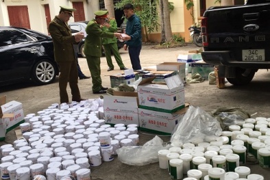 Nhập lậu hàng hóa: Tạm giữ lượng lớn chất phụ gia hương vị xương, hương vị thịt