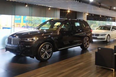 BMW X7 M Sport chính hãng về Việt Nam: Giá rẻ bất ngờ, được trang bị nhiều tiện nghi