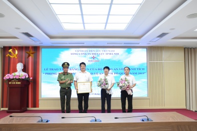 Bộ Công an tặng Bằng khen Tập thể cán bộ công nhân viên Tổng công ty Điện lực TP Hà Nội 