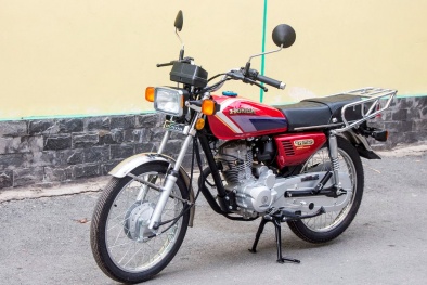 Honda CG125Fi vừa về Việt Nam: Trang bị động cơ phun xăng điện tử, ngoại hình cổ điển