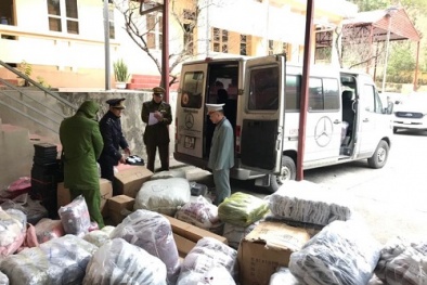 Nhập lậu hàng hóa: Mua gom nước hoa trôi nổi, xúc xích đóng túi về bán kiếm lời