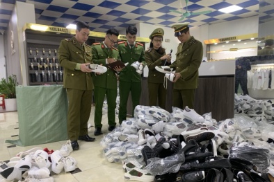 Nóng tình trạng buôn lậu hàng giả, hàng nhái dịp cuối năm 