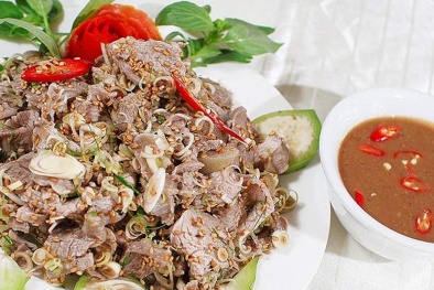 Nguy cơ nhiễm bệnh từ món gỏi tái cần tránh dùng ngày Tết