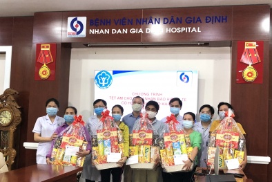 BHXH Việt Nam tặng quà cho bệnh nhân BHYT hoàn cảnh khó khăn tại các cơ sở khám chữa bệnh