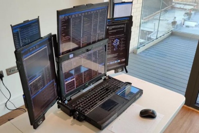 Kỳ lạ máy tính xách tay có tới 7 màn hình, nặng gần 12kg