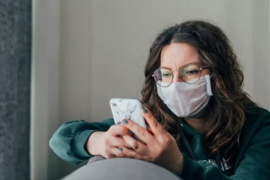 Giảm thiểu rủi ro mắc Covid-19 nhờ đeo kính ?