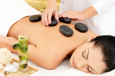 Massage bằng đá nóng tiềm ẩn nhiều rủi ro và không phải ai cũng có thể sử dụng