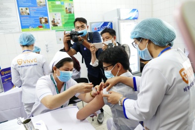 377 người tiêm chủng vaccine COVID-19 trong ngày đầu tiên