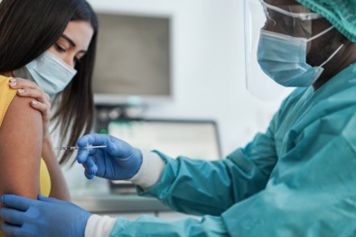 CDC cảnh báo về những tác dụng phụ có thể xuất hiện trong 3 loại vắc-xin Covid-19