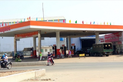 Loạt cây xăng tiêu thụ 500.000 lít xăng giả 1 ngày: Xăng chuẩn được bán thế nào?