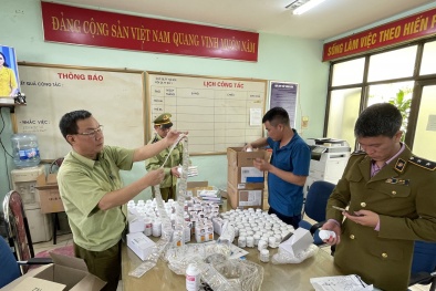 Bắt giữ hàng chục nghìn sản phẩm thuốc có dấu hiệu vi phạm tại cảng hàng không Nội Bài