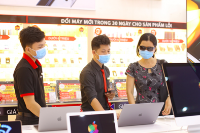 Laptop, máy tính bảng - 'cứu cánh' cho siêu thị điện máy giữa mùa dịch