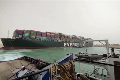 Kênh đào Suez tắc nghẽn, vận chuyển hàng hoá của Việt Nam bị ảnh hưởng ra sao?