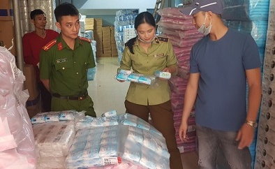 Ngang nhiên bán gần 2000 gói băng vệ sinh giả DIANA, những nguy cơ tiềm ẩn