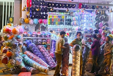 Trên 2.700 mũ bảo hiểm có dấu hiệu giả mạo nhãn hiệu Nón Sơn bị thu giữ