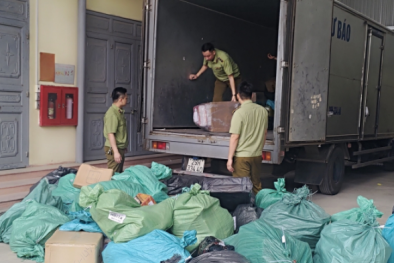 Vận chuyển lượng lớn mỹ phẩm, thuốc tân dược nước ngoài nhưng không rõ nguồn gốc