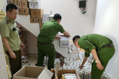 Thu gom nước hoa, mỹ phẩm từ người không quen biết rồi livestream bán trên facebook