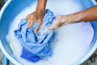 Dùng nước giặt, nước xả vải kém chất lượng gây hại sức khỏe trẻ nhỏ như thế nào?