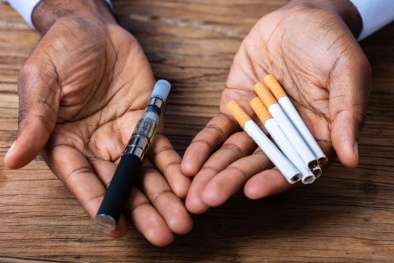 Tưởng an toàn hơn, chuyển từ dùng thuốc lá truyền thống sang thuốc lá điện tử, nhưng vẫn là hại sức khỏe