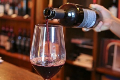 Nhiều nghiên cứu cảnh báo, uống rượu vang mỗi ngày cũng gây tác hại 