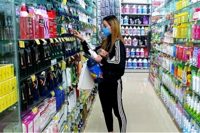 Hàng tiêu dùng nhanh bán chậm: 'Bốc thuốc' gì chữa bệnh?