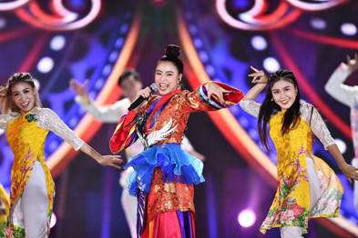 Ấn tượng trước quy mô và độ hoành tráng của đêm khai mạc Lễ hội du lịch biển 2021 'Sầm Sơn cất cánh'