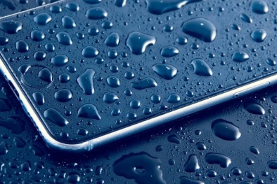 Quảng cáo phóng đại về khả năng chống nước của iPhone, Apple bị kiện