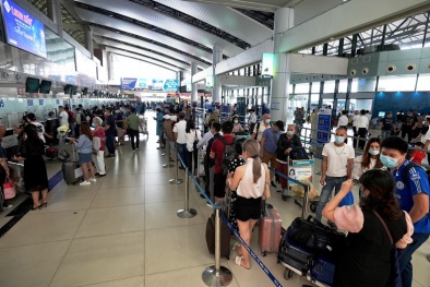 Dịp nghỉ lễ 30/4 sân bay Tân Sơn Nhất đón lượng khách kỉ lục