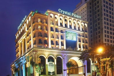 Trung tâm hội nghị tiệc cưới Crystal Palace sang trọng ở TP.HCM bị ngân hàng rao bán