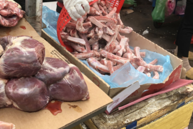 Nhập thịt đông lạnh sau rã đông và bán như thịt tươi, người ăn liệu có an toàn sức khỏe?