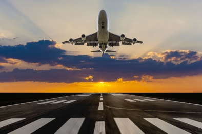 Vật thể bay, chiếu đèn laser, thả diều uy hiếp an toàn bay: Cục Hàng không chỉ đạo xử lý