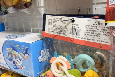 Nhà sách Minh Thuận 'phớt lờ' các quy định về tem nhãn đối với sản phẩm đồ chơi trẻ em