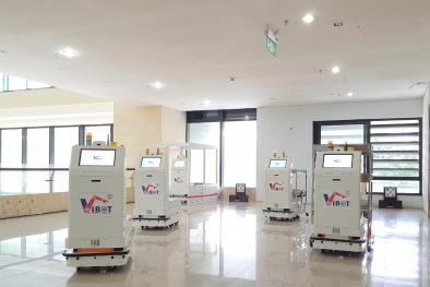 Robot y tế vận chuyển chính thức được sử dụng tại khu cách ly bệnh nhân Covid-19 