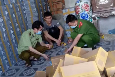 Thu giữ lượng lớn đồng hồ đeo tay, sạc pin dự phòng không rõ nguồn gốc