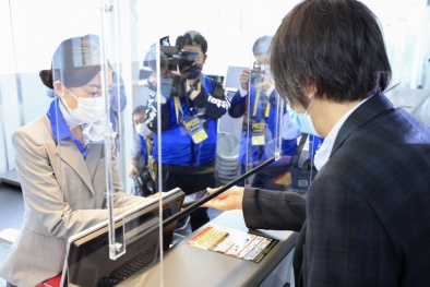 Nhật Bản thử nghiệm ứng dụng chứng nhận tiêm chủng COVID-19 cho hành khách