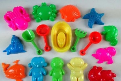 Hàng loạt hóa chất gây hại trong vật liệu sản xuất đồ chơi nhựa dành cho trẻ