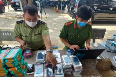 Cục QLTT Bình Phước phối hợp bắt giữ trên 7.500 điện thoại di động có dấu hiệu nhập lậu