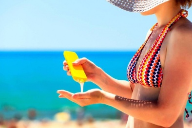 Mỹ phẩm chứa hóa chất- Kem chống nắng chứa oxybenzone đe dọa sức khỏe người dùng