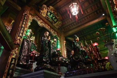 Cận cảnh quần thể tâm linh sở hữu hệ thống tượng đồng độc đáo hiếm có tại Việt Nam