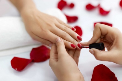 Chuyên gia cảnh báo nguy cơ tiềm ẩn khi sử dụng sơn móng tay Trung Quốc giá rẻ