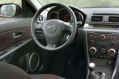 Triệu hồi hơn 260.000 chiếc Mazda3 gặp lỗi liên quan đến logo trên vô lăng
