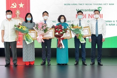 Vietcombank quyết tâm hoàn thành 'nhiệm vụ kép' trong 6 tháng cuối năm 