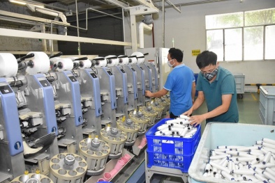 Tiếp tục hỗ trợ doanh nghiệp, người dân vượt khó khăn do Covid-19 