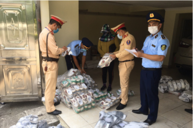 Vận chuyển hàng trăm sản phẩm giày dép giả mạo nhãn hiệu