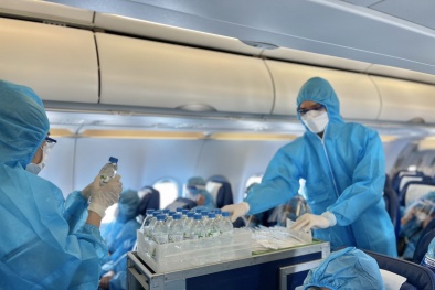 Bamboo Airways bay chuyên cơ khứ hồi đưa gần 200 y bác sĩ từ miền Trung vào TP.HCM chống dịch
