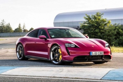 Porsche Taycan 2022 trang bị tính năng đỗ xe thông minh trên smartphone