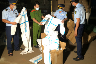 Ngăn chặn kịp thời 8.310 bộ quần áo bảo hộ y tế không rõ nguồn gốc