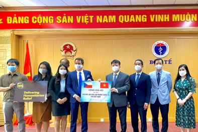 Hơn 250.000 liều vaccine Covid-19 AstraZeneca và Moderna đã đến Việt Nam